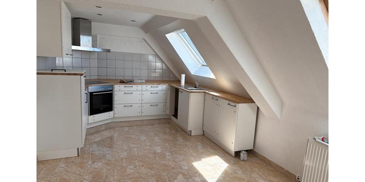 Dachgeschoßwohnung Gemmingen - 4 Zimmer, 90 m&sup2;, 1.400&euro; | Angebot:26396617