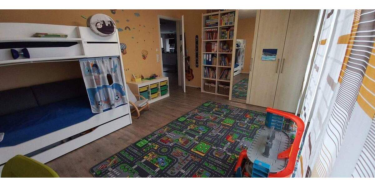 Große - neuwertige 4,5 Zimmer Wohnung zum Wohlfühlen - keine Provision VB 4 zimmer