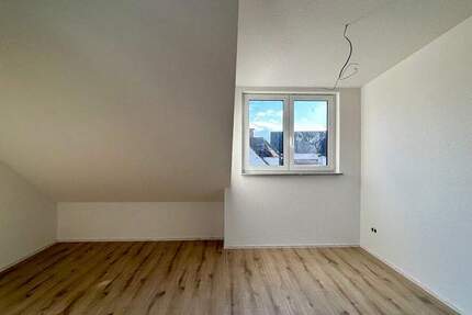 Gemütliche 2-Zimmer DG-Wohnung in Höchstberg zu Vermieten 2 zimmer