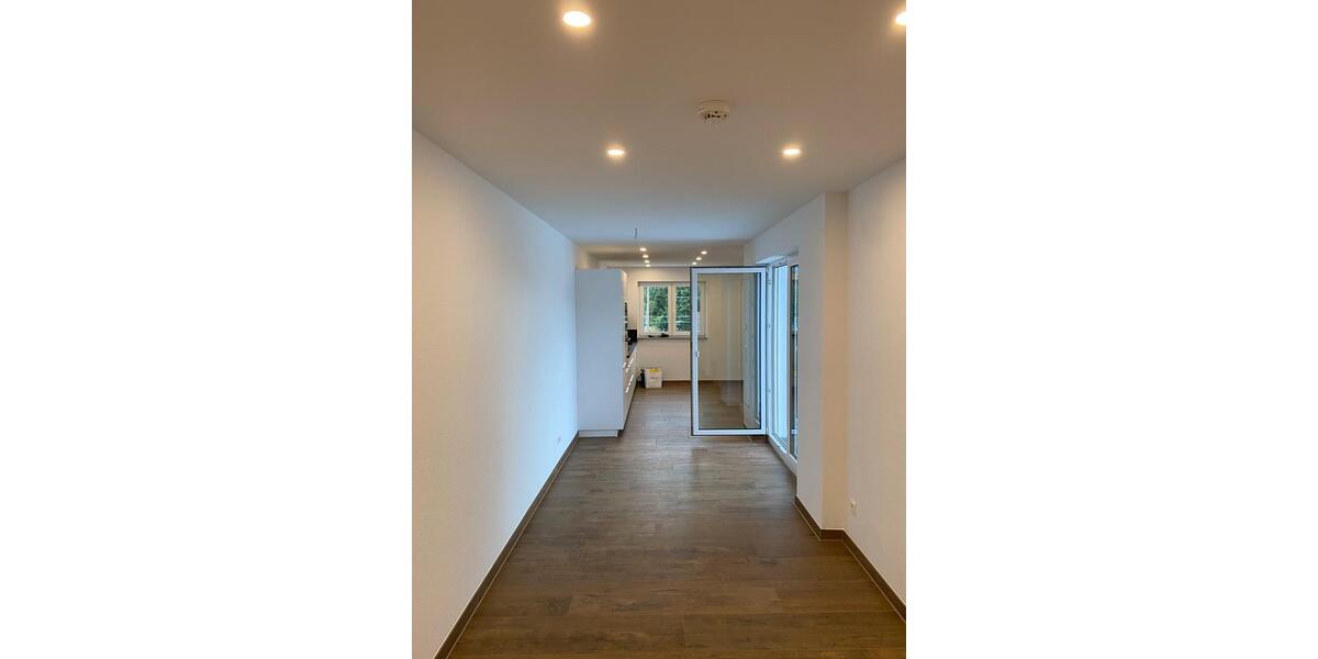 Moderne Dachgeschosswohnung mit Loggia, Einbauküche + Stellplätze zimmer