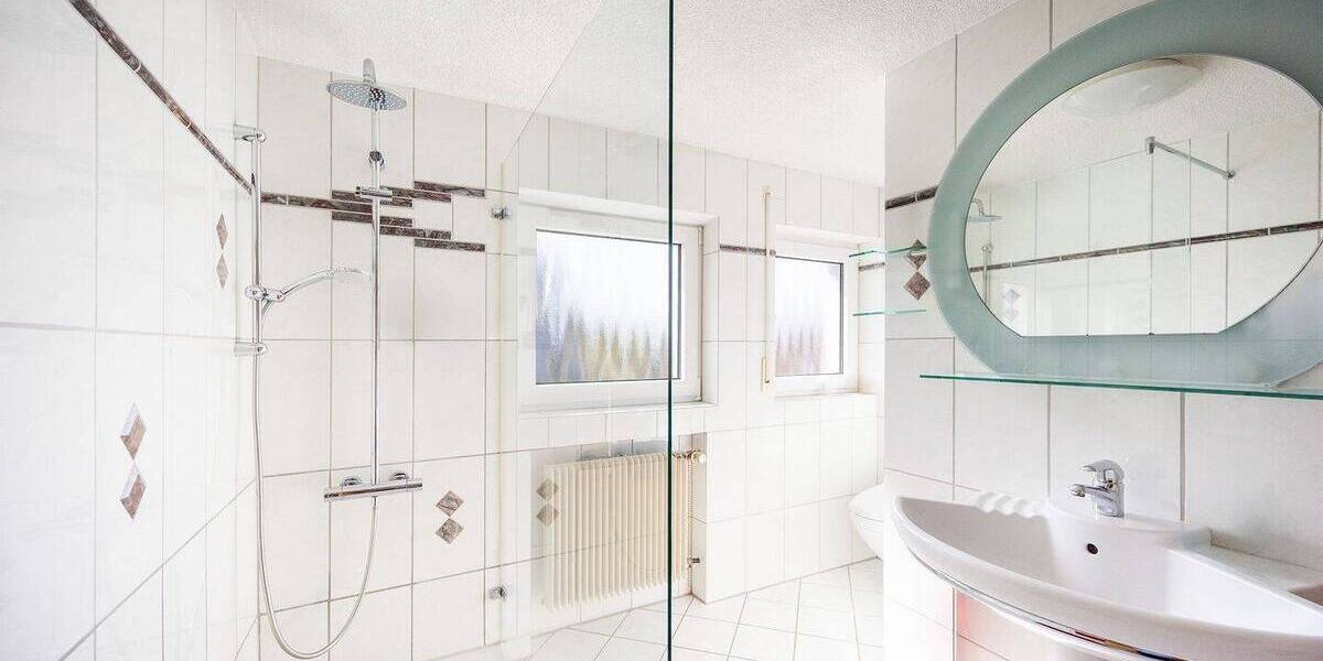 Mehrfamilienhaus, Wohnhaus Vaihingen an der Enz Kleinglattbach - 7 Zimmer, 166 m&sup2;, 599.000&euro; | Angebot:26345662