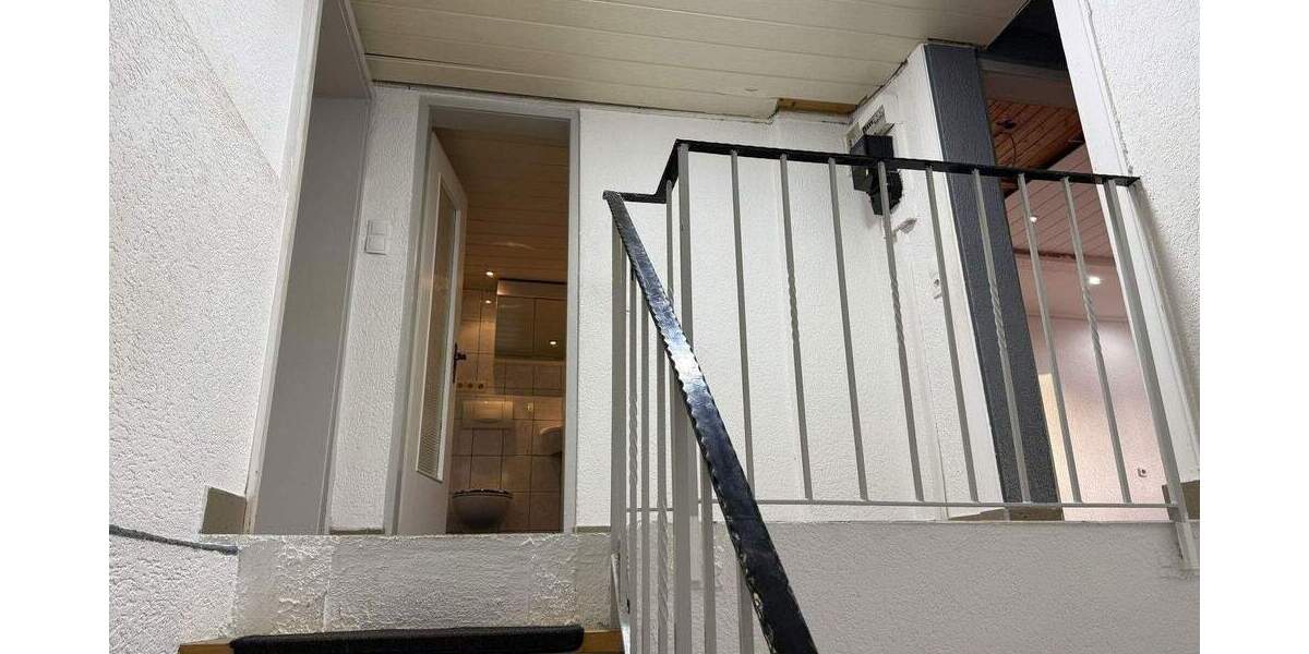 Gemütliches Wohnhaus mit Scheune, Innenhof Stellplätze für 6 Autos, Garten 5 zimmer