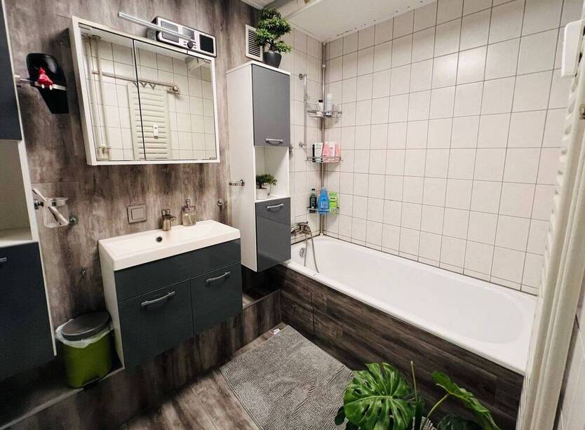 Helle 4,5 Zimmer-Wohnung mit Balkon, Aufzug und Tiefgaragenstellplatz in ruhiger Lage von Ludwigsburg