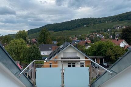 Moderne Dachgeschosswohnung mit Loggia, Einbauküche + Stellplätze zimmer
