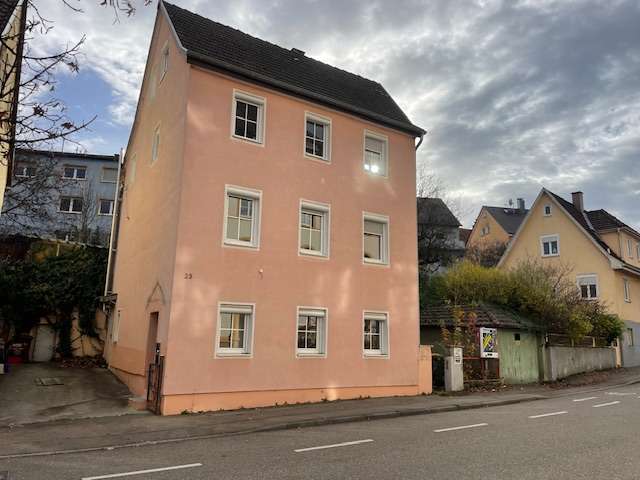 Haus zum Kaufen in Ludwigsburg 585.000 € 172 m² 9 zimmer