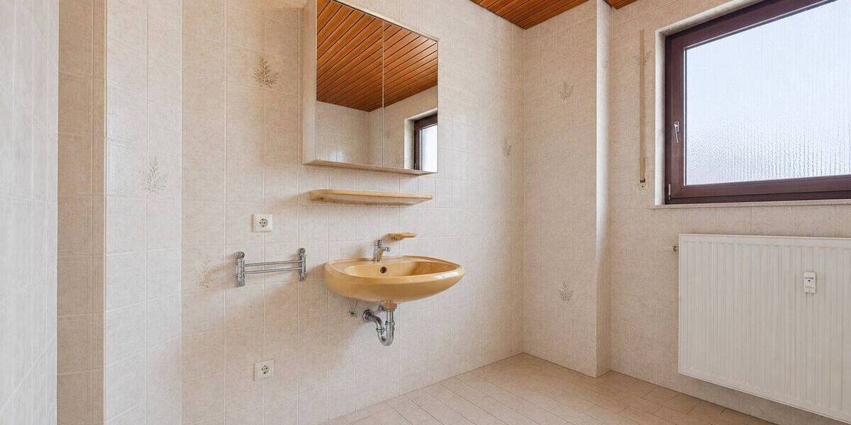 Etagenwohnung Kirchheim am Neckar - 4 Zimmer, 119 m&sup2;, 260.000&euro; | Angebot:26869039