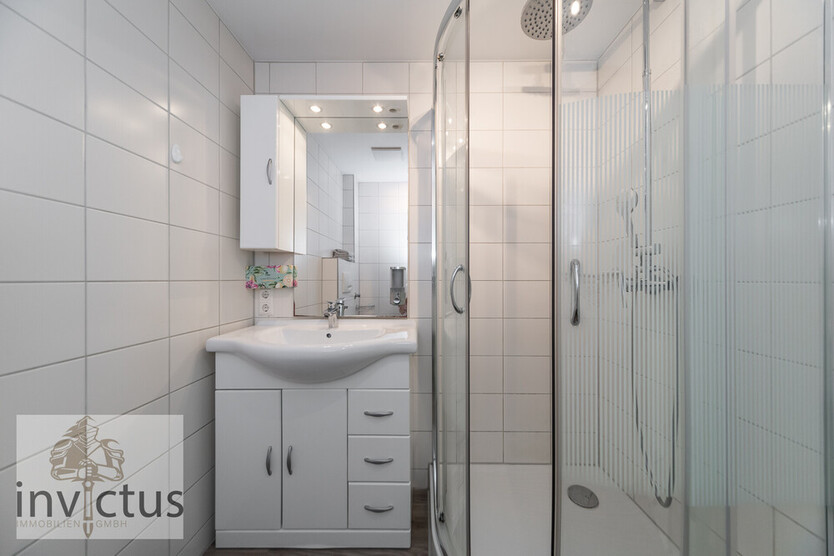 Ein Haus, das mehr kann: Wohnen, Arbeiten & Wohlfühlen – mit Garten, Innenhof und Parkmöglichkeiten. 13 zimmer