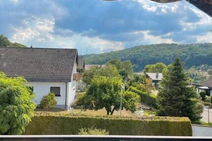 Möblierte 80 m² Dachwohnung mit Balkon – Kaltmiete 850 € 3 zimmer