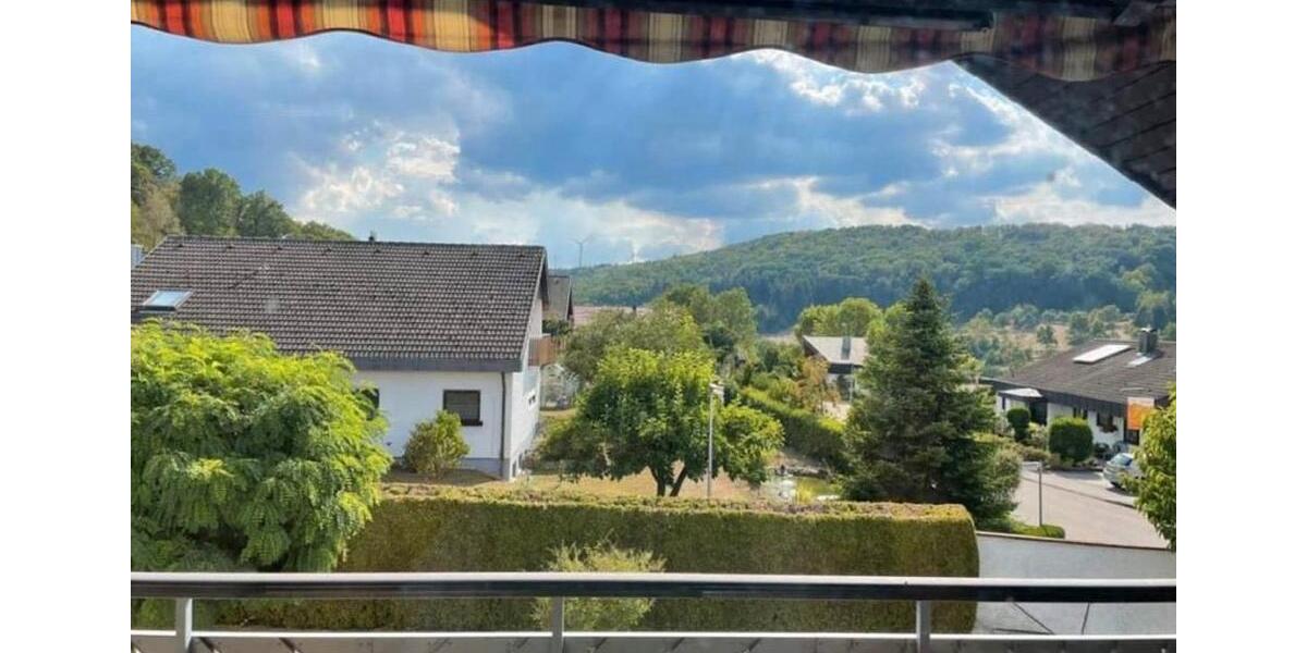 Möblierte 80 m² Dachwohnung mit Balkon – Kaltmiete 850 € 3 zimmer