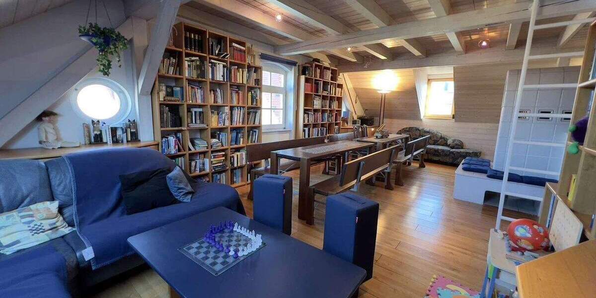 Historische Immobilie im Schweizer Stil: Saniertes Dreifamilienhaus mit Garten & Garage 8 zimmer