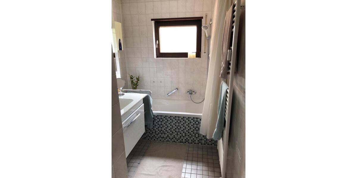Etagenwohnung Sachsenheim - 2.5 Zimmer, 66 m&sup2;, 820&euro; | Angebot:26611951