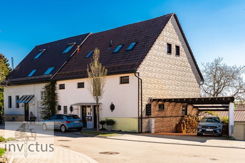 Coole Doppelhaushälfte mit Kamin, Garten, Sonnenterrasse und Carport
