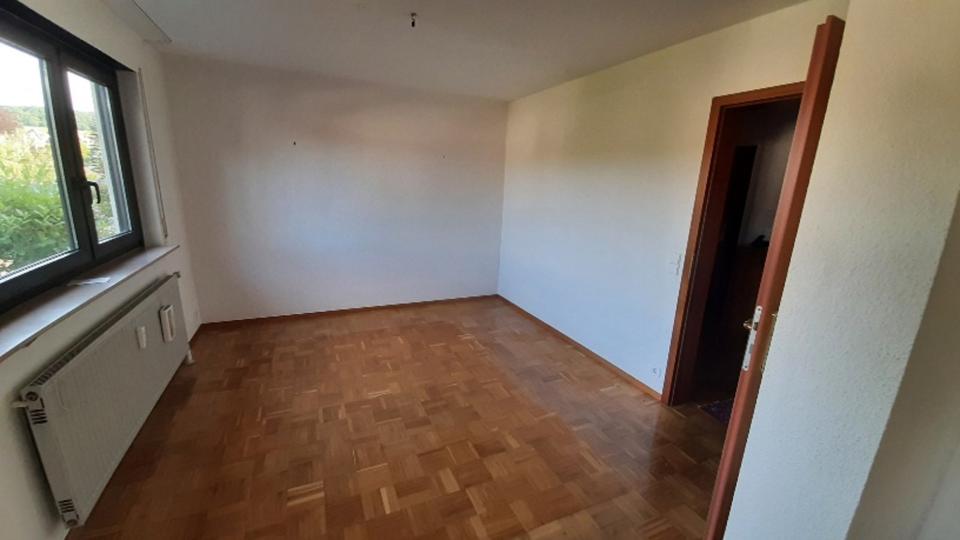 3,5 Zimmer Wohnung + Hobbyraum mit separatem WC u. Dusche 3 zimmer