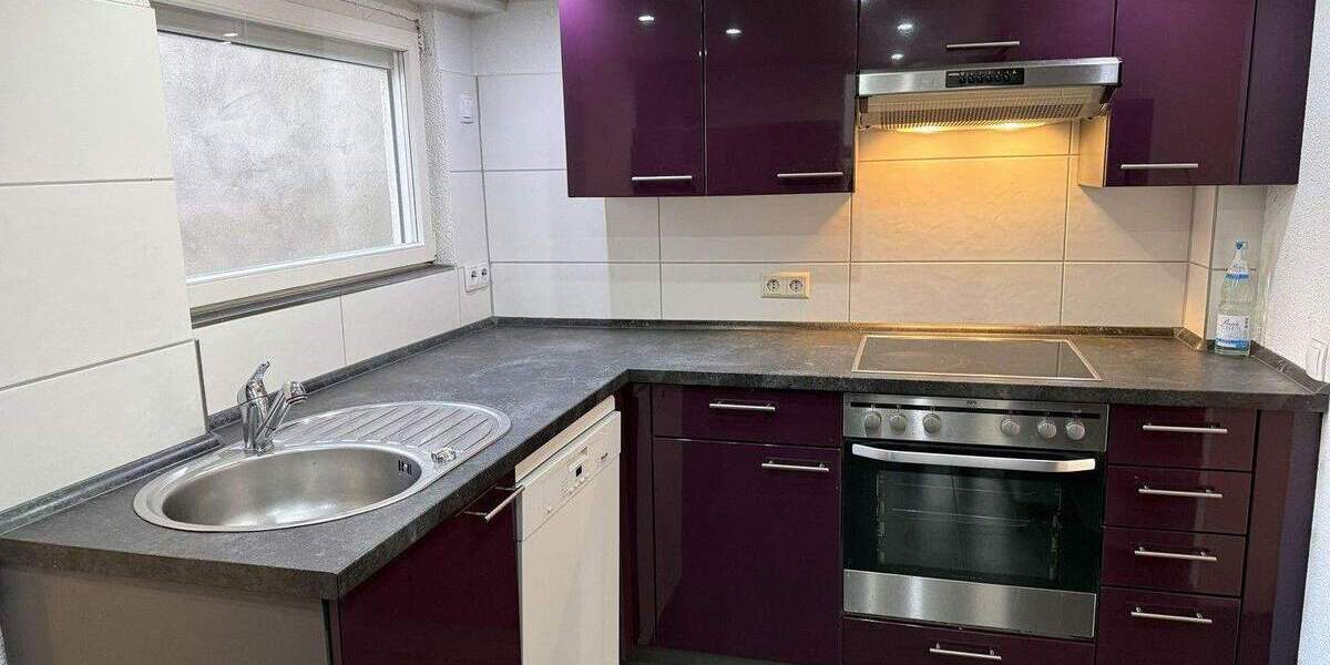 Gemütliches Wohnhaus mit Scheune, Innenhof Stellplätze für 6 Autos, Garten 5 zimmer