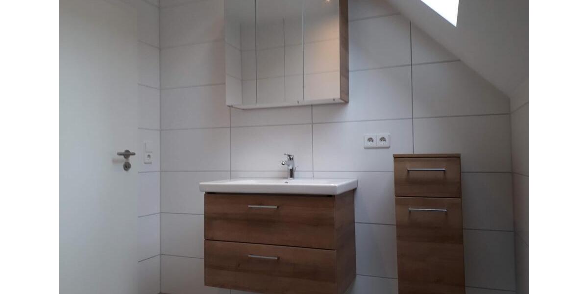 Moderne Dachgeschosswohnung in kernsaniertem 3-Familienhaus 4 zimmer