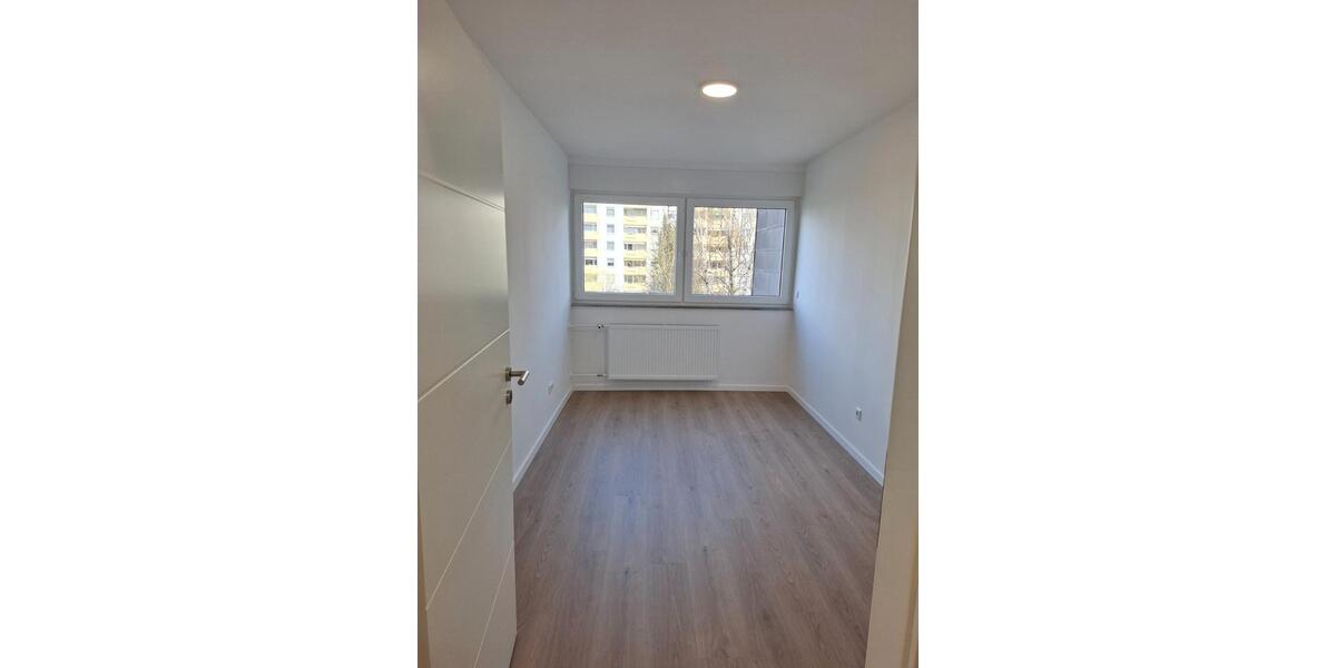 Etagenwohnung Ludwigsburg Oßweil - 4.5 Zimmer, 105 m&sup2;, 1.620&euro; | Angebot:26003053