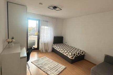 Schönes 14 m² WG-Zimmer mit Balkon und Aussicht zimmer