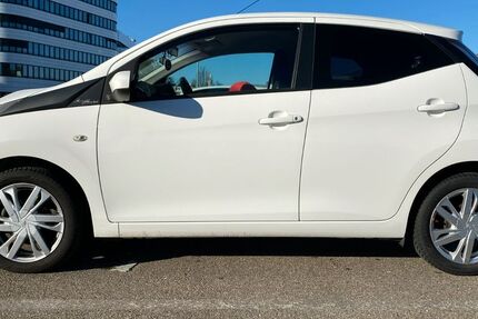 Toyota Aygo (X) 64.000 km 6.400 &euro; Neckarsulm 74172
