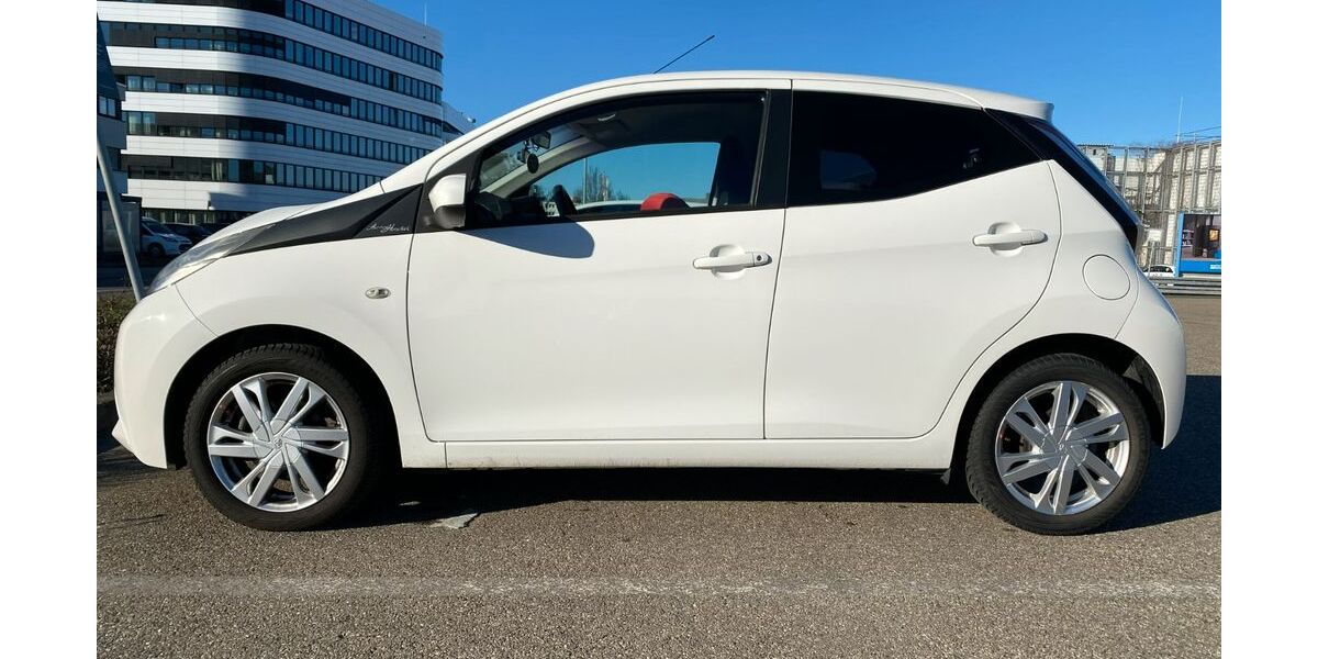 Toyota Aygo (X) 64.000 km 6.400 &euro; Neckarsulm 74172
