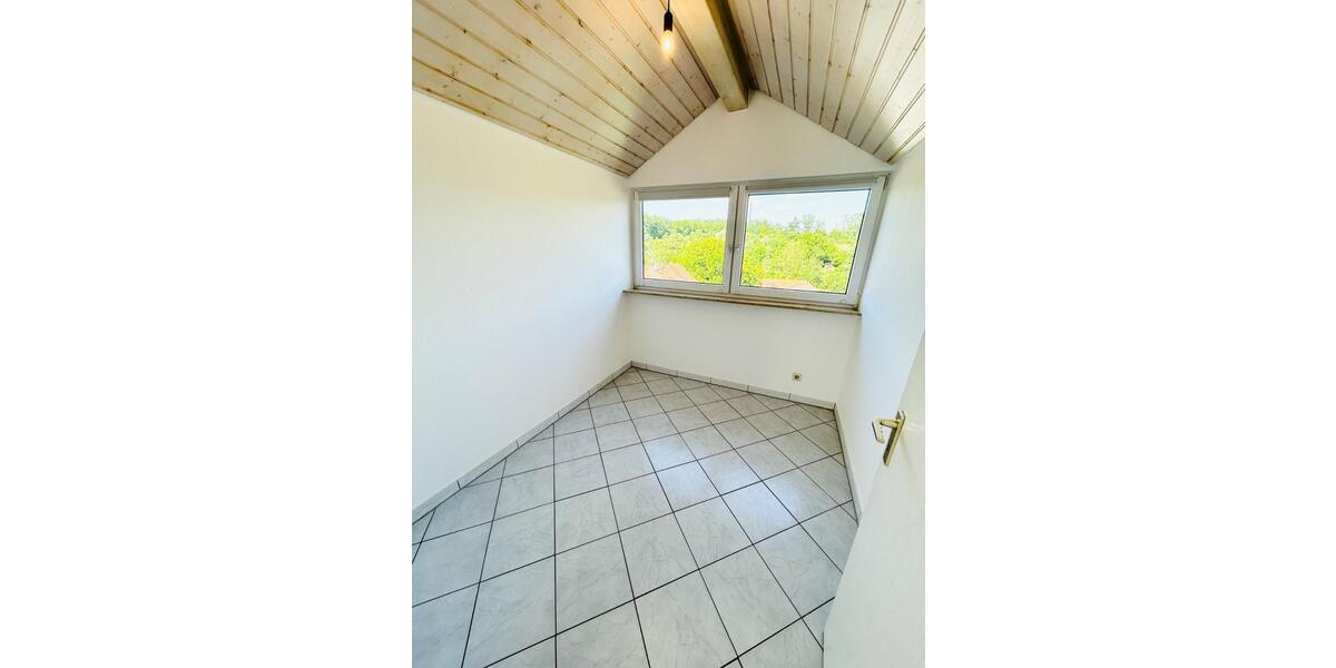 Dachgeschoßwohnung Markgröningen - 3 Zimmer, 76 m&sup2;, 912&euro; | Angebot:26695949