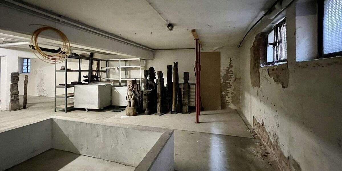 Gewerbeeinheit mit vielseitiger Nutzungsmöglichkeit - vermietete Teilfläche und großzügige Lagerflächen 4 zimmer