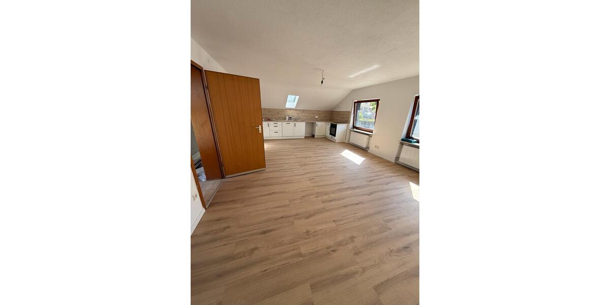 Dachgeschoßwohnung Leingarten - 3 Zimmer, 70 m&sup2;, 910&euro; | Angebot:26326703