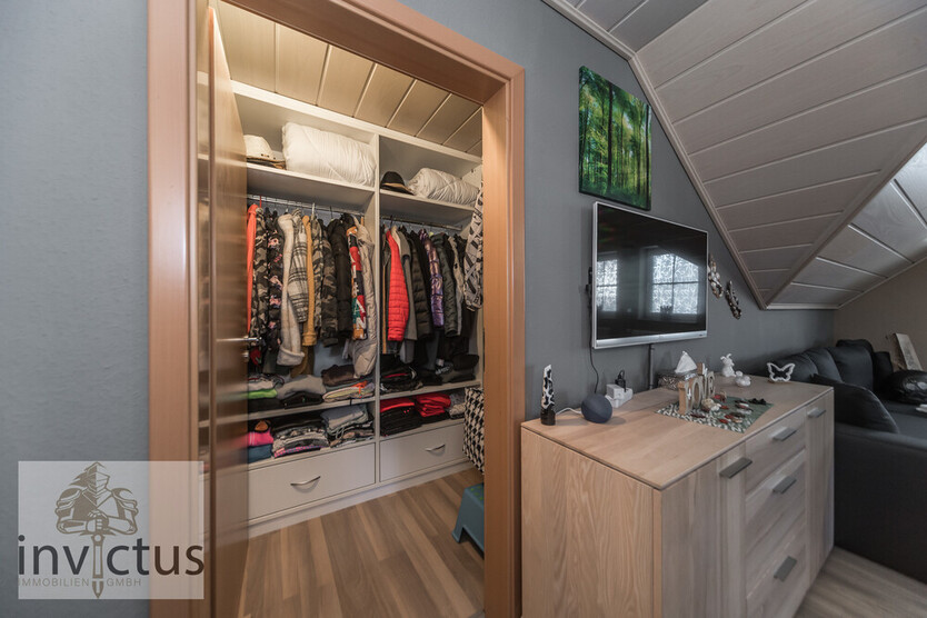 Wohnen mit Stil: Großzügiges Haus mit 6 Zimmern, Wintergarten, Doppelgarage, Kamin & Einliegerwhg! 6.5 zimmer