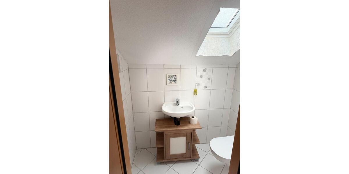 Helle 3-Zimmer-Dachgeschosswohnung mit Einbauküche in Ngt 3 zimmer