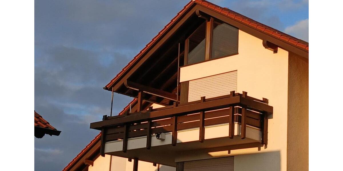 Schöne 2,5-Zimmer-DG-Wohnung mit Balkon (traumhafter Weitblick) 2 zimmer