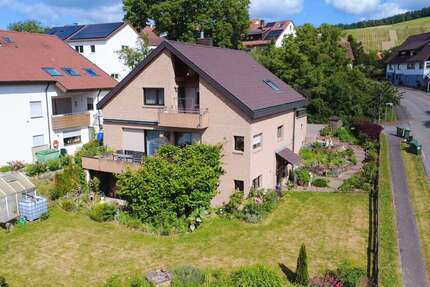 Haus zum Kaufen in Sachsenheim 639.000 € 255.3 m² 8 zimmer