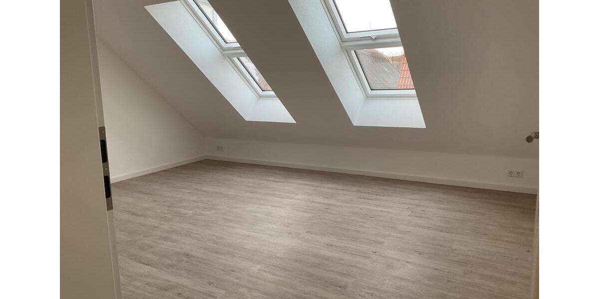 Dachgeschoßwohnung Neckarbischofsheim - 5 Zimmer, 93 m&sup2;, 930&euro; | Angebot:26654974