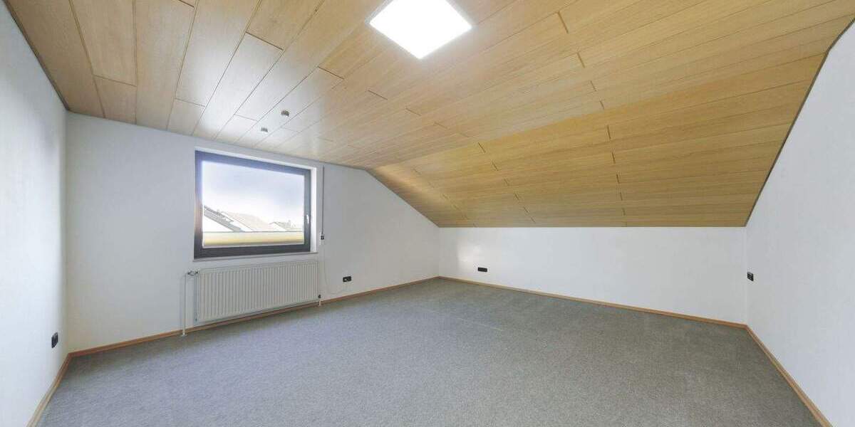 Großzügiges Ein- bis Zweifamilienhaus in massiver Bauweise mit Sauna, Garten und Doppelgarage 7 zimmer