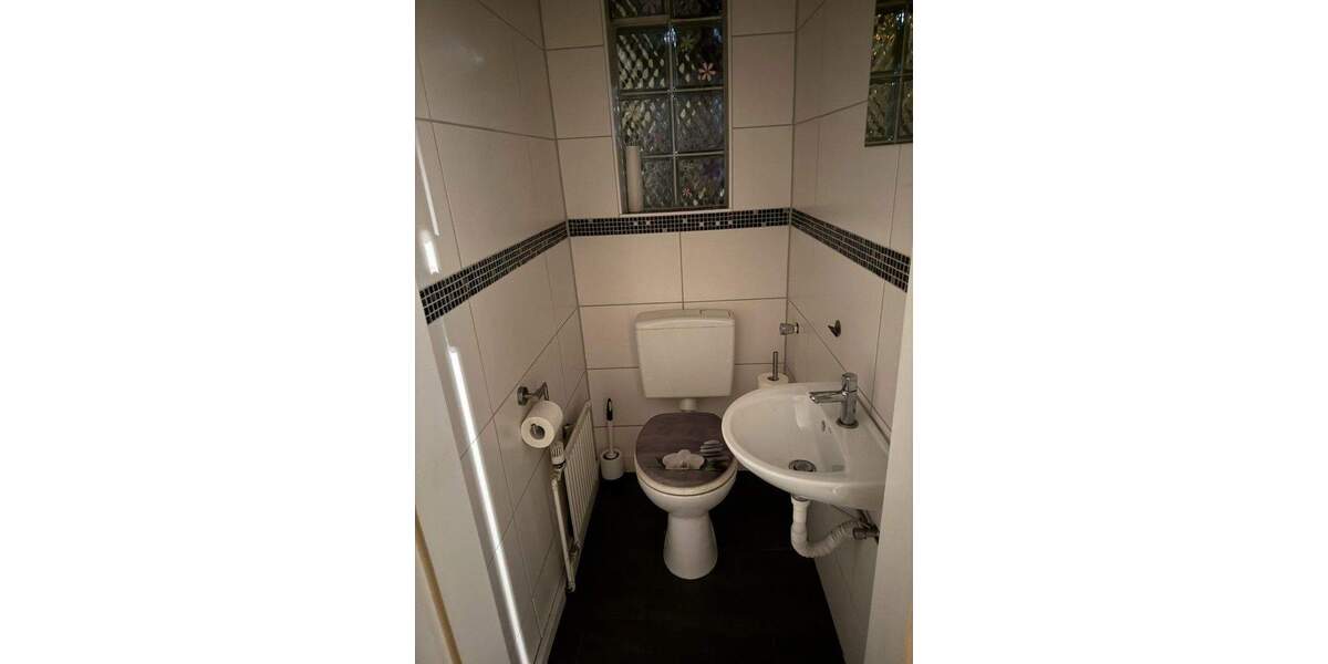 Gemütliches Wohnhaus mit Scheune, Innenhof Stellplätze für 6 Autos, Garten 5 zimmer