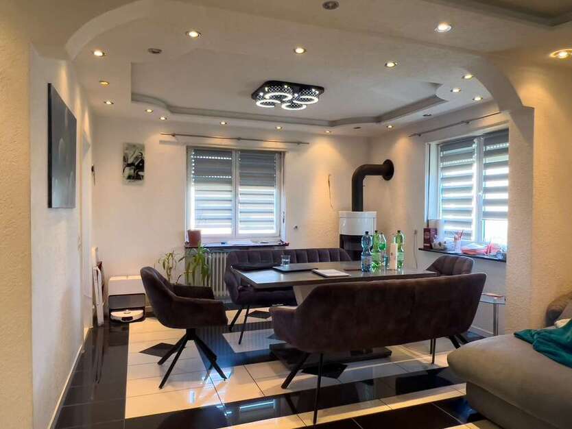 Haus zum Kaufen in Oberderdingen 495.000 € 201.52 m²
