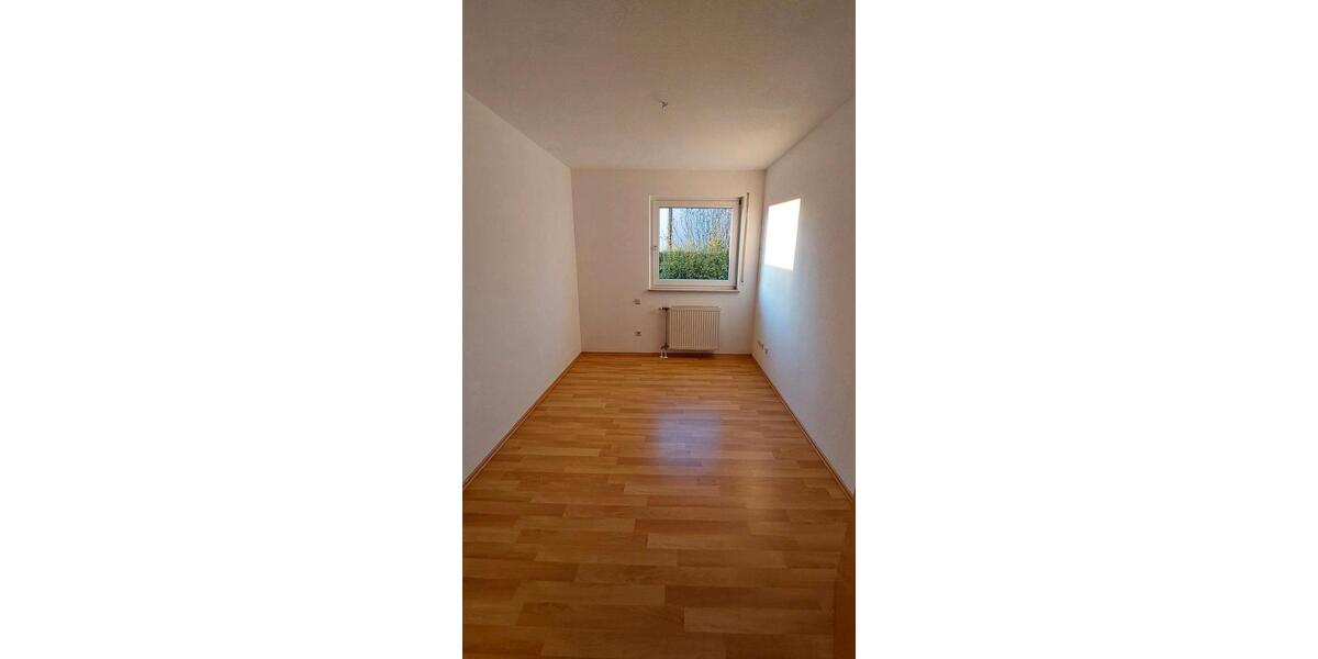 Erdgeschoßwohnung Marbach am Neckar - 4 Zimmer, 121 m&sup2;, 1.290&euro; | Angebot:26385529