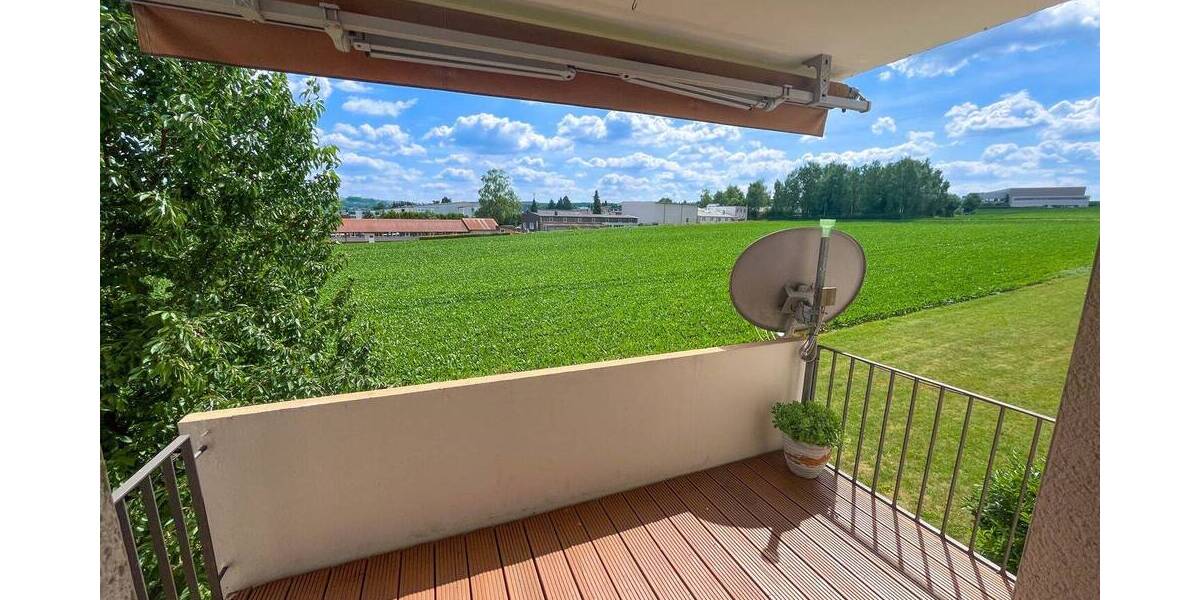 Helle Wohnung mit Balkon und Blick ins Grüne - Modernisiert und sofort bezugsfertig 4 zimmer