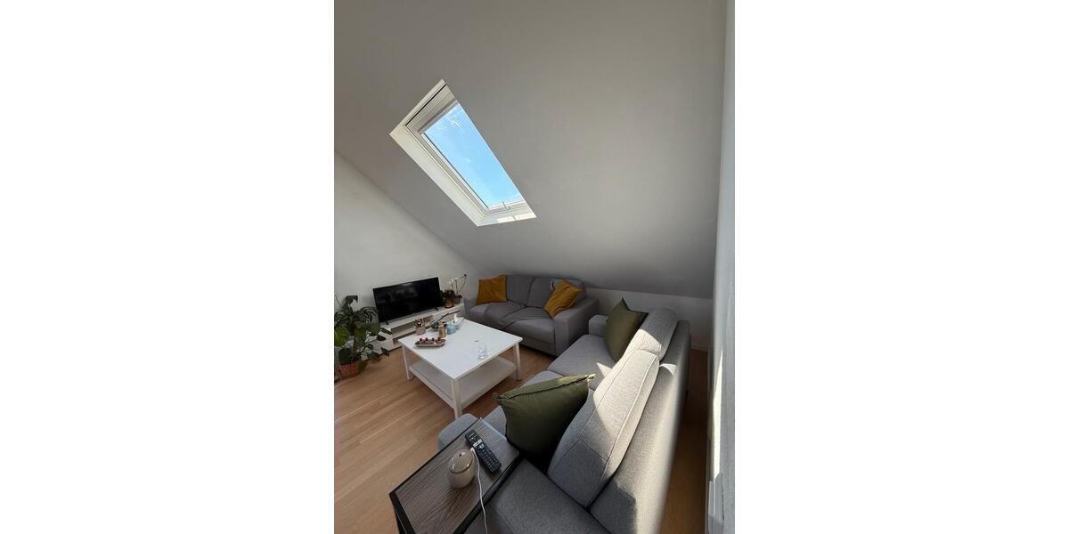 Dachgeschoßwohnung Kirchheim am Neckar - 1.5 Zimmer, 33 m&sup2;, 825&euro; | Angebot:26687964