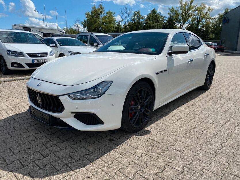 Maserati Ghibli 76.496 km 20.990 € Neuenstein 74632