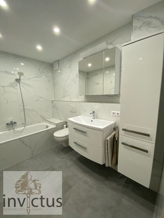 Modernisiertes Wohnung mit Balkon & Tiefgaragenstellplatz – zentral und ruhig gelegen 3 zimmer