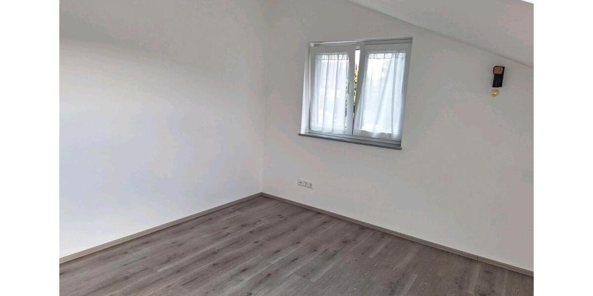 Dachgeschoßwohnung Oedheim - 4 Zimmer, 105 m&sup2;, 1.450&euro; | Angebot:26581385