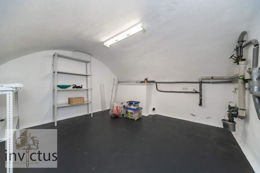 Ein Haus, das mehr kann: Wohnen, Arbeiten & Wohlfühlen – mit Garten, Innenhof und Parkmöglichkeiten. 13 zimmer