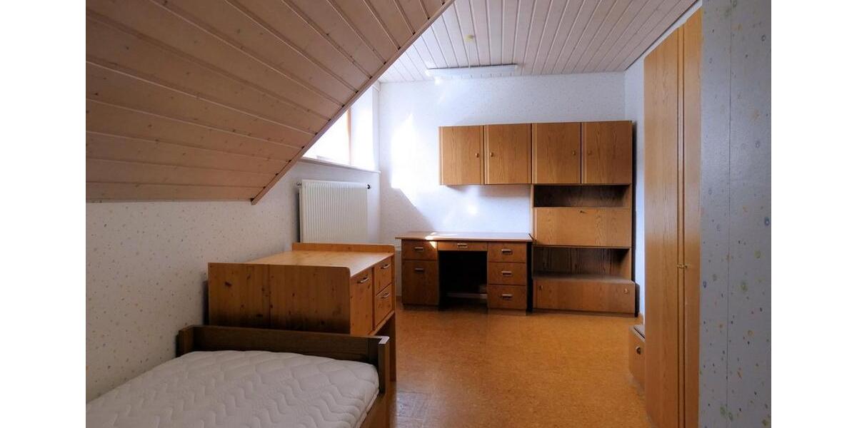 Dachgeschoßwohnung Heilbronn Frankenbach - 4.5 Zimmer, 137 m&sup2;, 1.100&euro; | Angebot:25416706