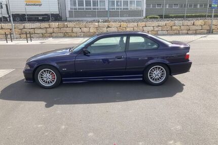 BMW 323