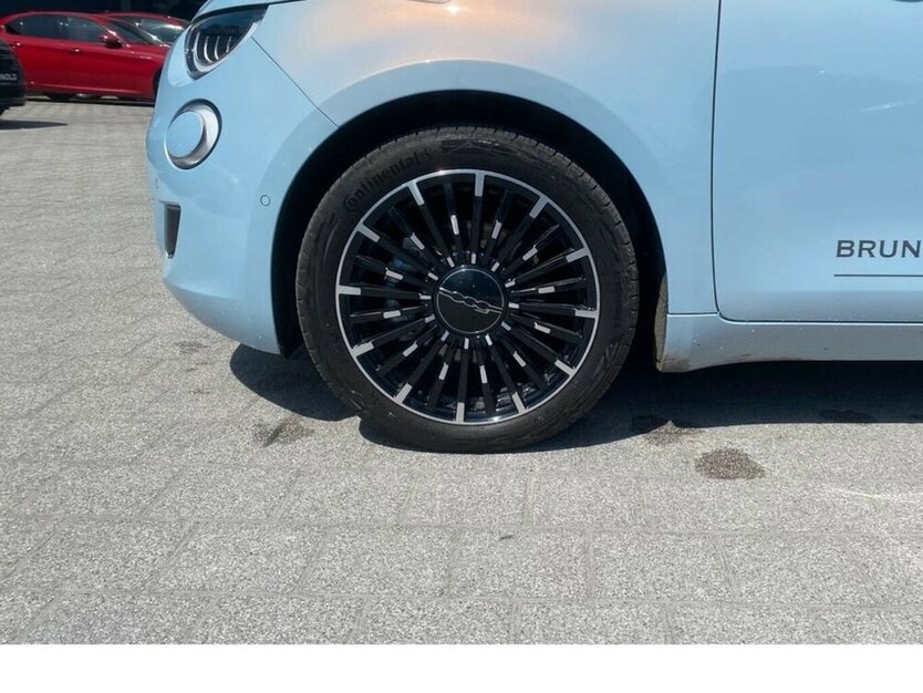 Fiat 500e la Prima ´´Himmelblau´´ 2.500 km 24.900 € Backnang, 71522
