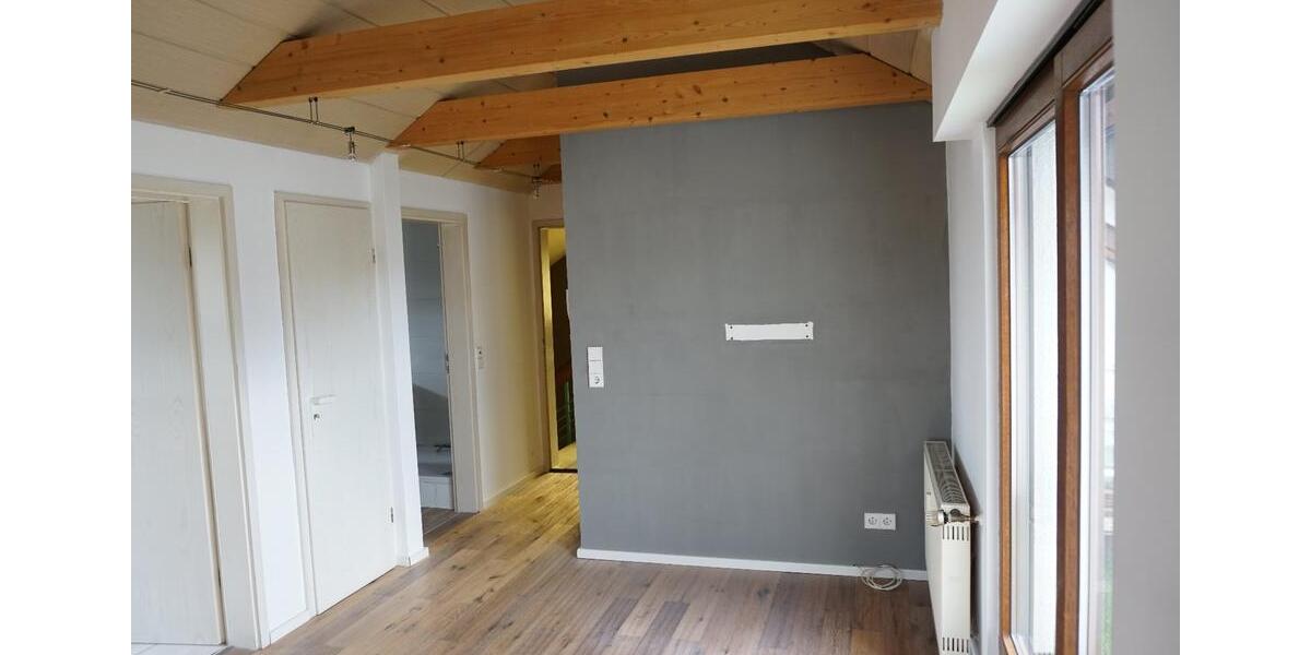 Dachgeschoßwohnung Löchgau - 3.5 Zimmer, 64 m&sup2;, 700&euro; | Angebot:26675104