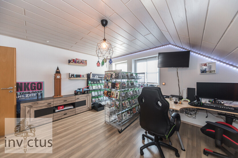 Wohnen mit Stil: Großzügiges Haus mit 6 Zimmern, Wintergarten, Doppelgarage, Kamin & Einliegerwhg! 6.5 zimmer