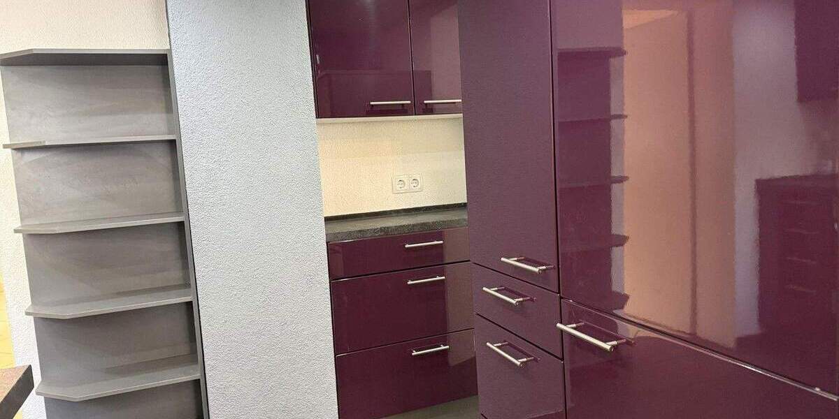 Gemütliches Wohnhaus mit Scheune, Innenhof Stellplätze für 6 Autos, Garten 5 zimmer