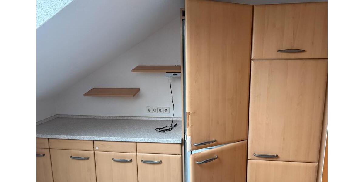 Helle 3-Zimmer-Dachgeschosswohnung mit Einbauküche in Ngt 3 zimmer