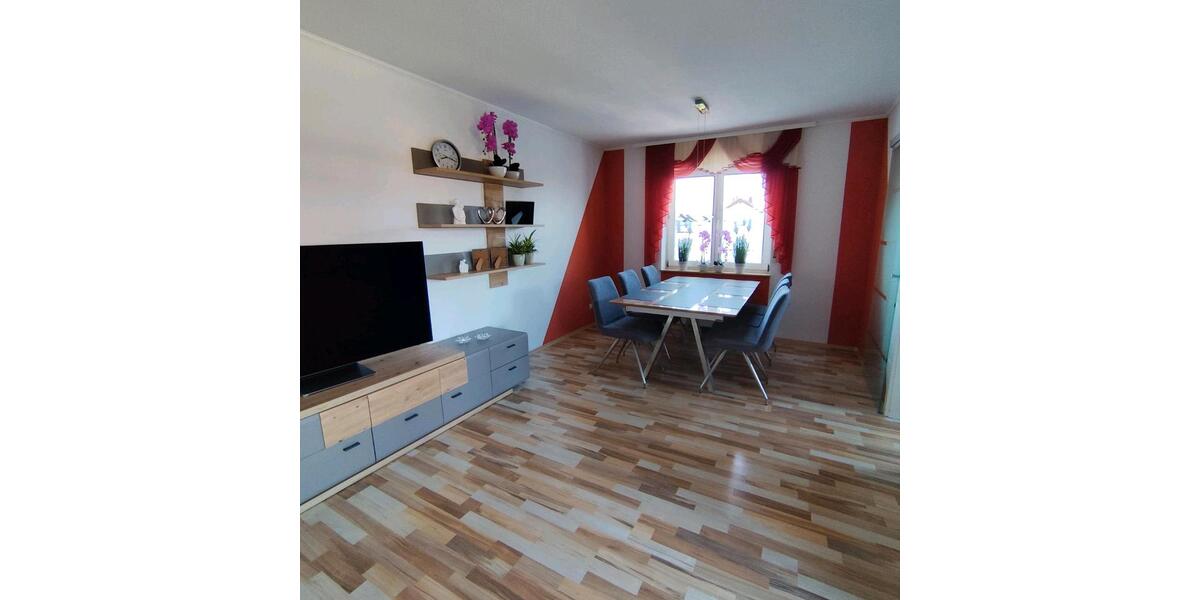 Dachgeschoßwohnung Neuenstadt am Kocher - 3 Zimmer, 77 m&sup2;, 235.000&euro; | Angebot:26638583