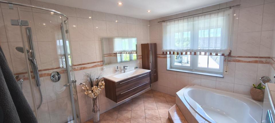 Einfamilienhaus Neuenstadt am Kocher - 8 Zimmer, 215 m&sup2;, 749.000&euro; | Angebot:27126039